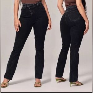 Abercrombie Curve Love Ultra High Rise 90s Slim Straight Jeans